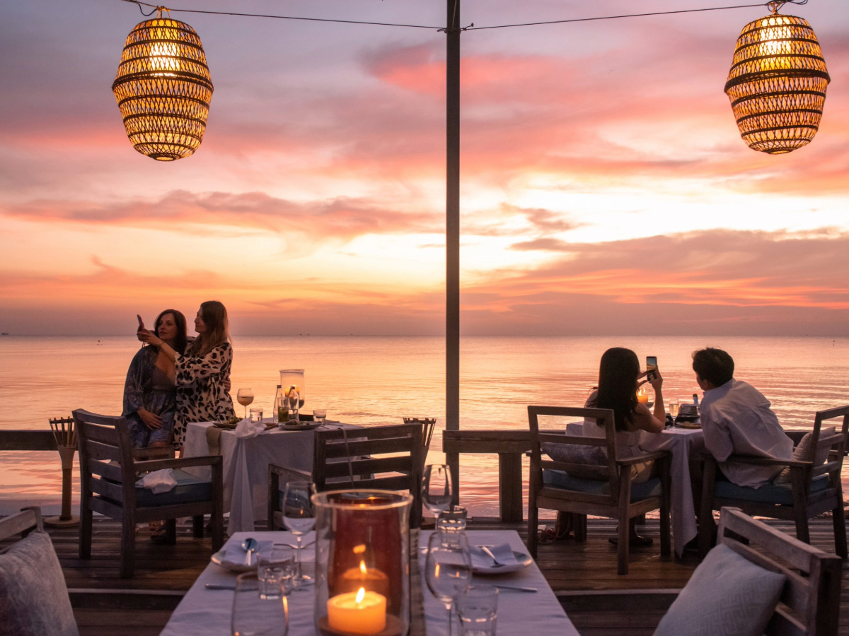 On the rock restaurant是富國島一間海景餐廳，食物精緻、用餐氣氛佳、夕陽優美